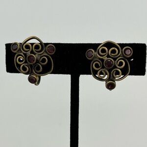 Vintage Garnet Swirl Clip-Ons – Retro Statement with Patina